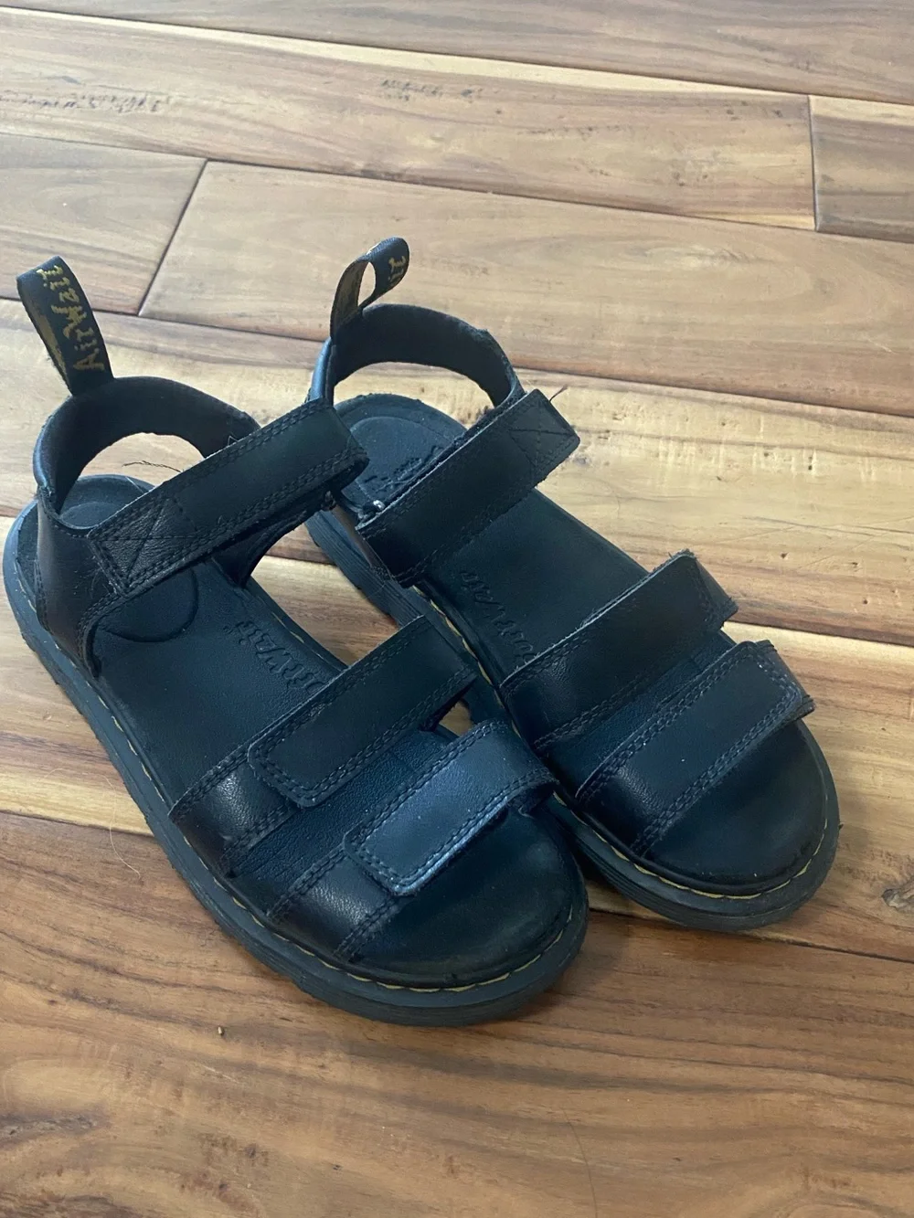 Youth Dr Martens Klaire sandals